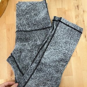 Grey splochted Lululemom capri leggings